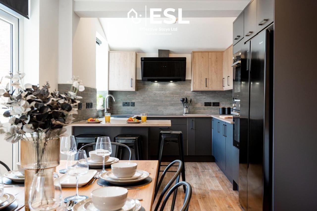 Central 5 Bedroom Townhouse Perfectly Located 2 Mins Walk From The Train Station Честер Екстер'єр фото