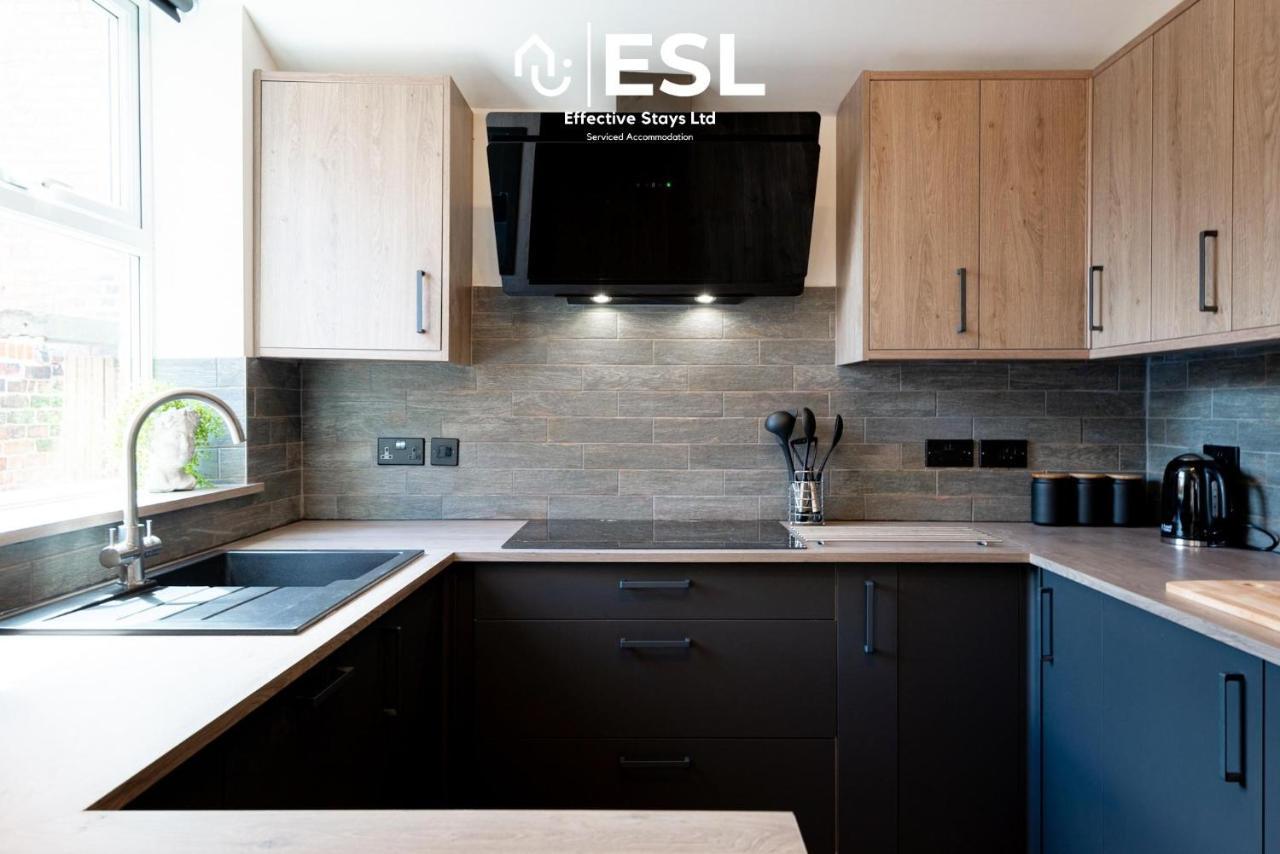 Central 5 Bedroom Townhouse Perfectly Located 2 Mins Walk From The Train Station Честер Екстер'єр фото