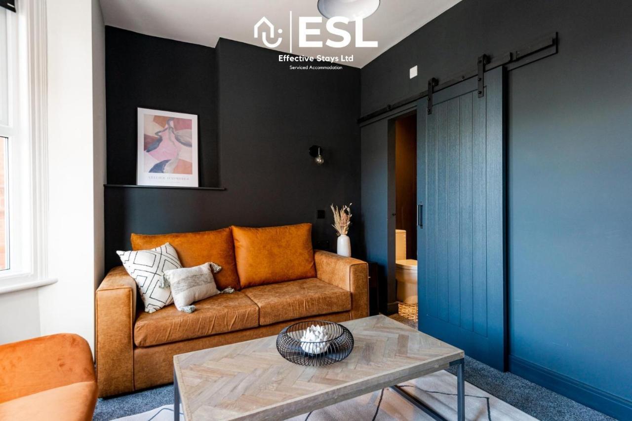 Central 5 Bedroom Townhouse Perfectly Located 2 Mins Walk From The Train Station Честер Екстер'єр фото