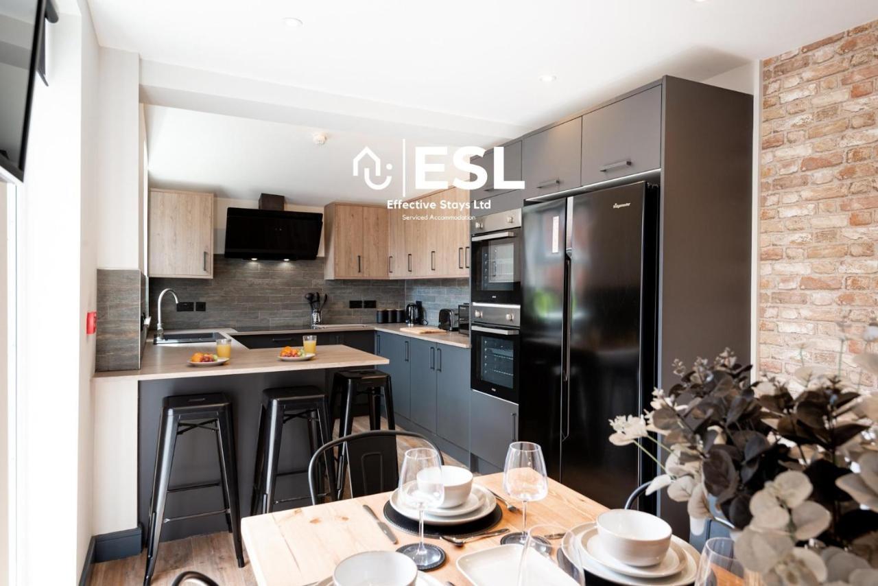 Central 5 Bedroom Townhouse Perfectly Located 2 Mins Walk From The Train Station Честер Екстер'єр фото