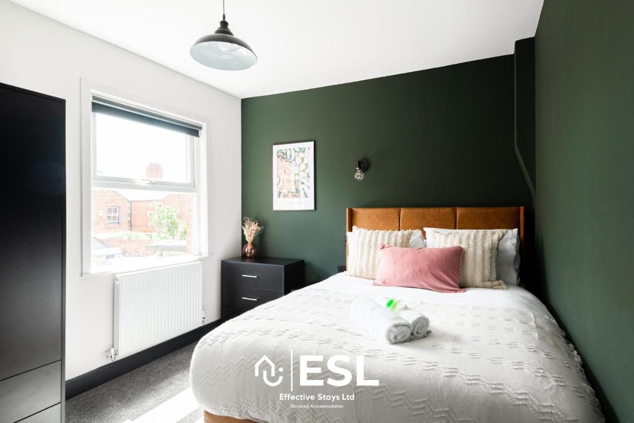 Central 5 Bedroom Townhouse Perfectly Located 2 Mins Walk From The Train Station Честер Екстер'єр фото