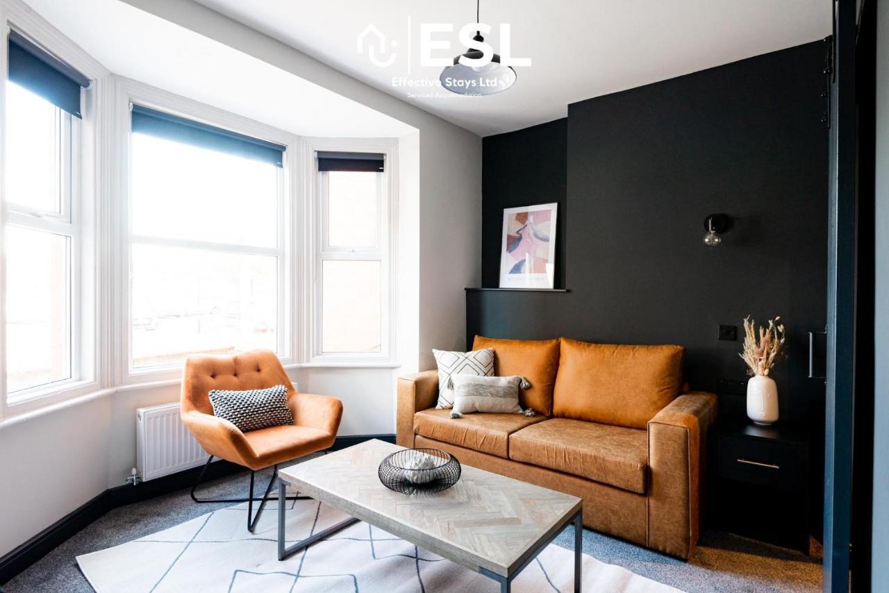 Central 5 Bedroom Townhouse Perfectly Located 2 Mins Walk From The Train Station Честер Екстер'єр фото