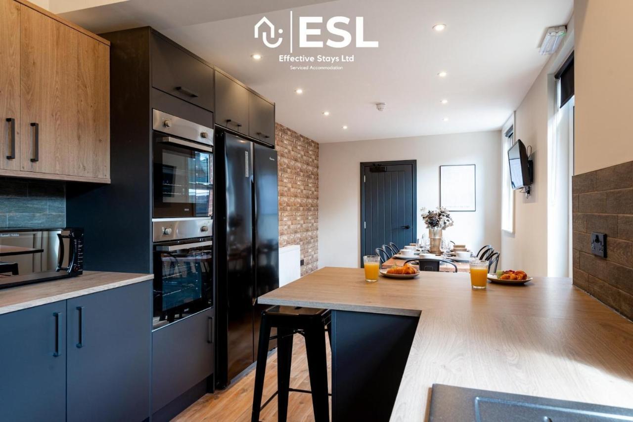 Central 5 Bedroom Townhouse Perfectly Located 2 Mins Walk From The Train Station Честер Екстер'єр фото